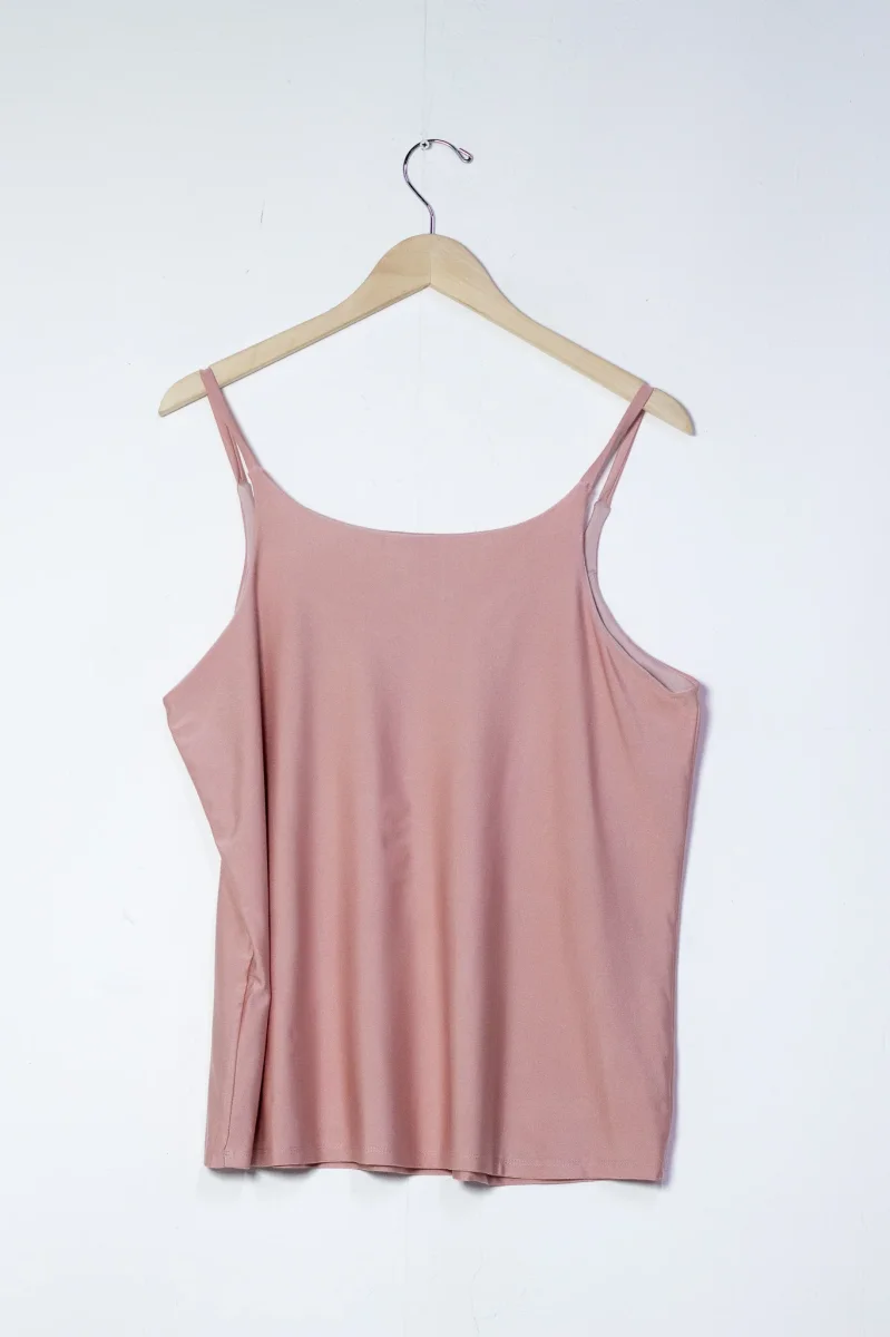Blusa Curvy Tirantes Satín Rosa Brillo Sutil Femenina - Imagen 5