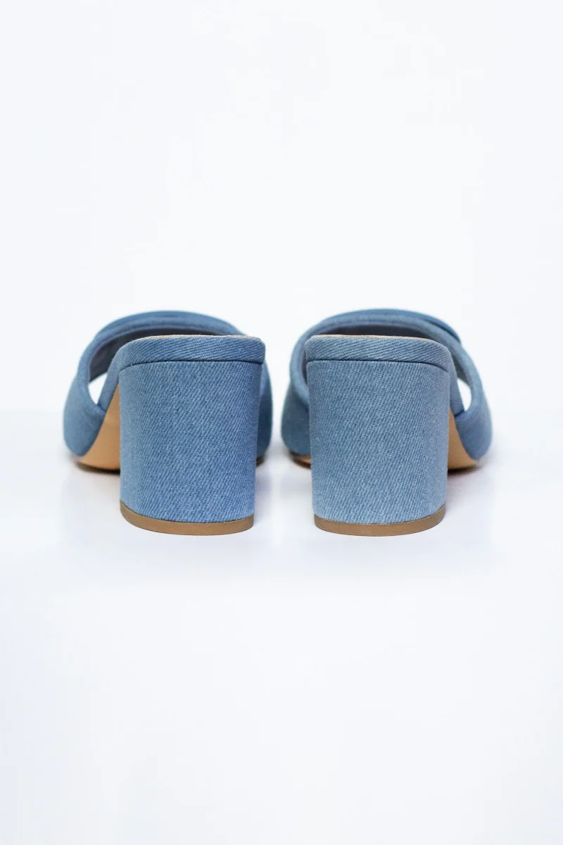 Tacones Estilo Valentino Denim Plus-Friendly Statement Fashion - Imagen 4