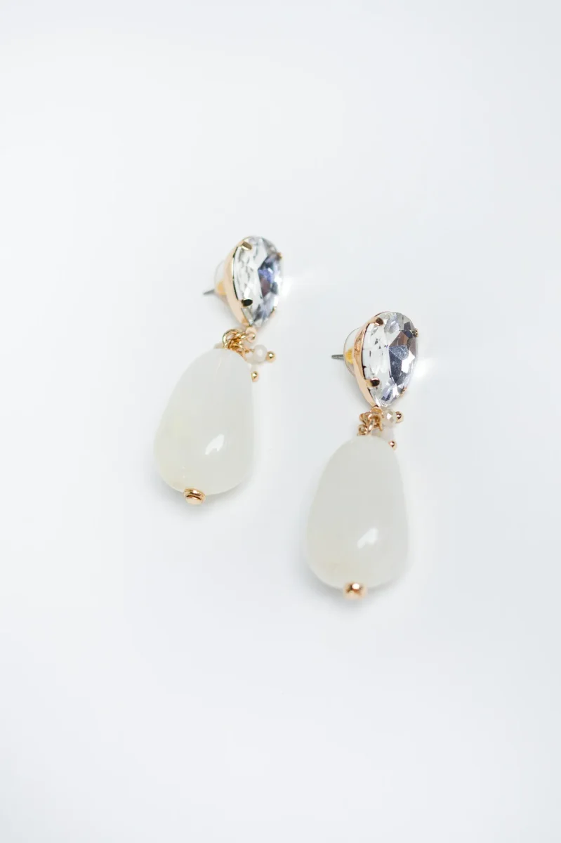 Aretes de Gota Curvy con Cristal Superior y Piedra Blanca Estilo Opalina