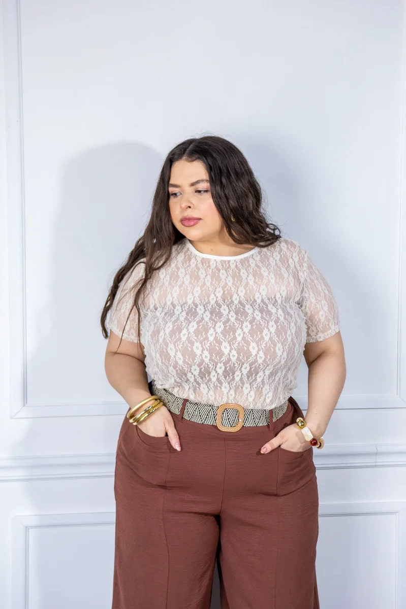 Blusa Curvy Encaje Floral Manga Corta Beige Crema - Imagen 7