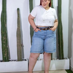 Short Bermuda Curvy Mezclilla Rasgada Cintura Alta Azul Claro