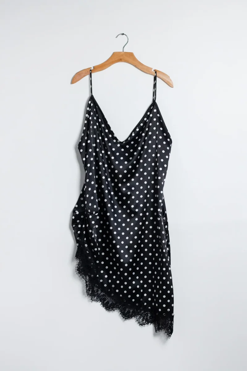 Blusón Curvy Satín Polka Blanco y Negro Femenino Versátil - Imagen 2