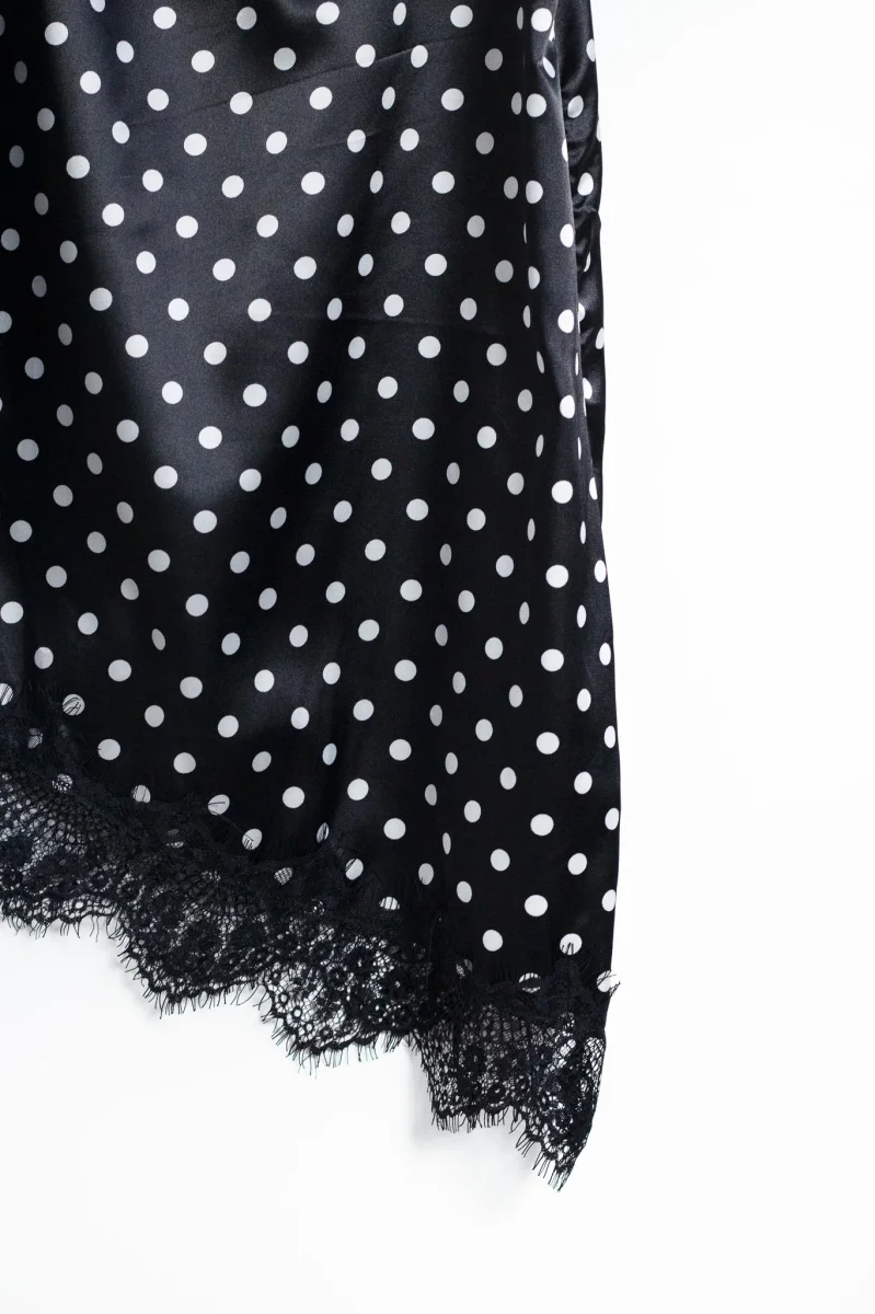Blusón Curvy Satín Polka Blanco y Negro Femenino Versátil - Imagen 6