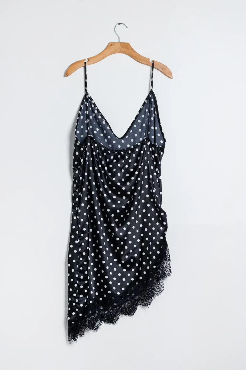 Blusón Curvy Satín Polka Blanco y Negro Femenino Versátil - Imagen 5