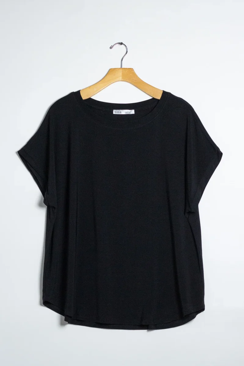 Blusa Curvy Licra Cuello Redondo Manga Corta Negro Atemporal - Imagen 9