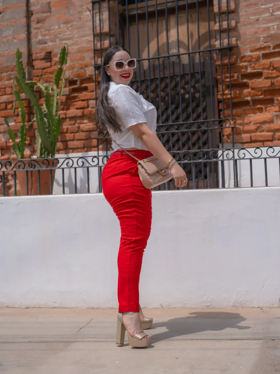 Pantalón Curvy Vestir Rojo con Cinto Fino Realza Glúteos - Imagen 4