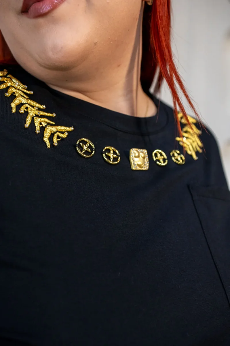 Blusa Detalles Metálicos Curvy Negro - Imagen 4