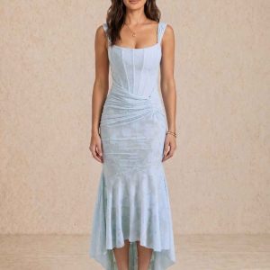 Vestido midi con drapeado y escote cuadrado