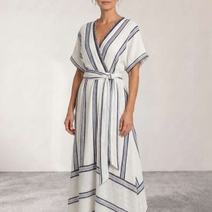 Vestido midi cruzado con cinturón