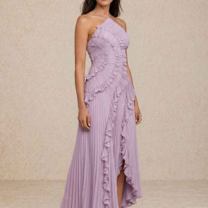 Vestido plisado con detalle de volantes