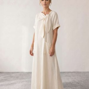 Vestido midi fluido con lazada al cuello