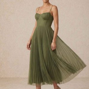 Vestido midi plisado con tirantes