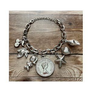 Pulsera con dije Ff. – Plateada