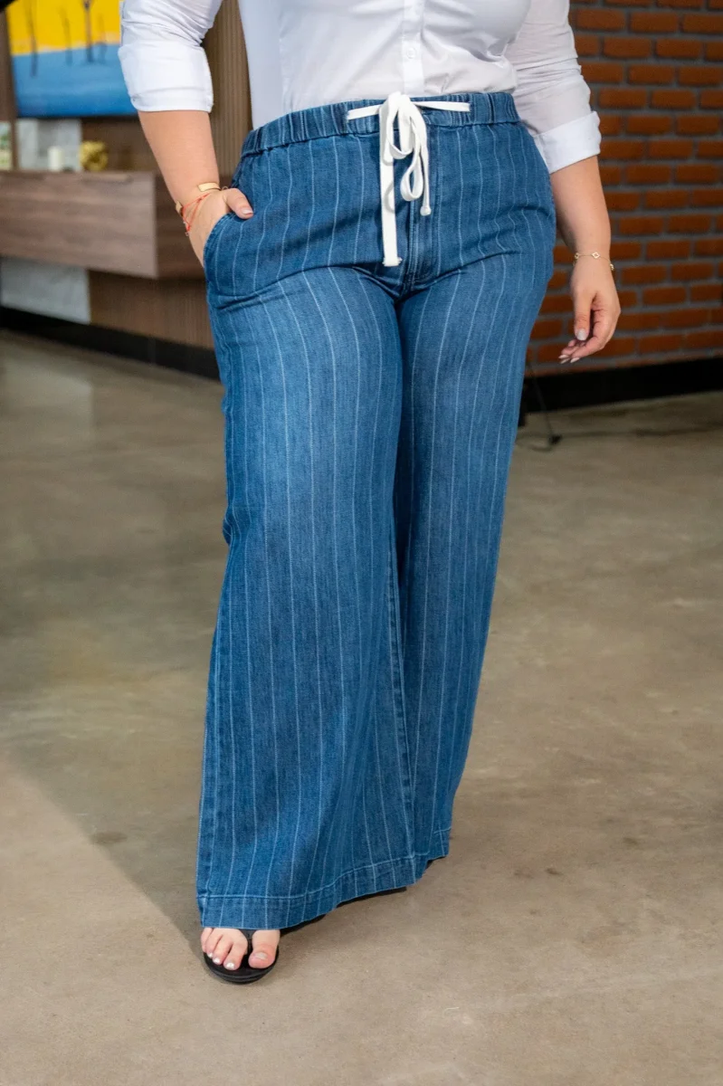 Jeans Curvy Recto Wide Leg con Lineas Oscuro - Imagen 4