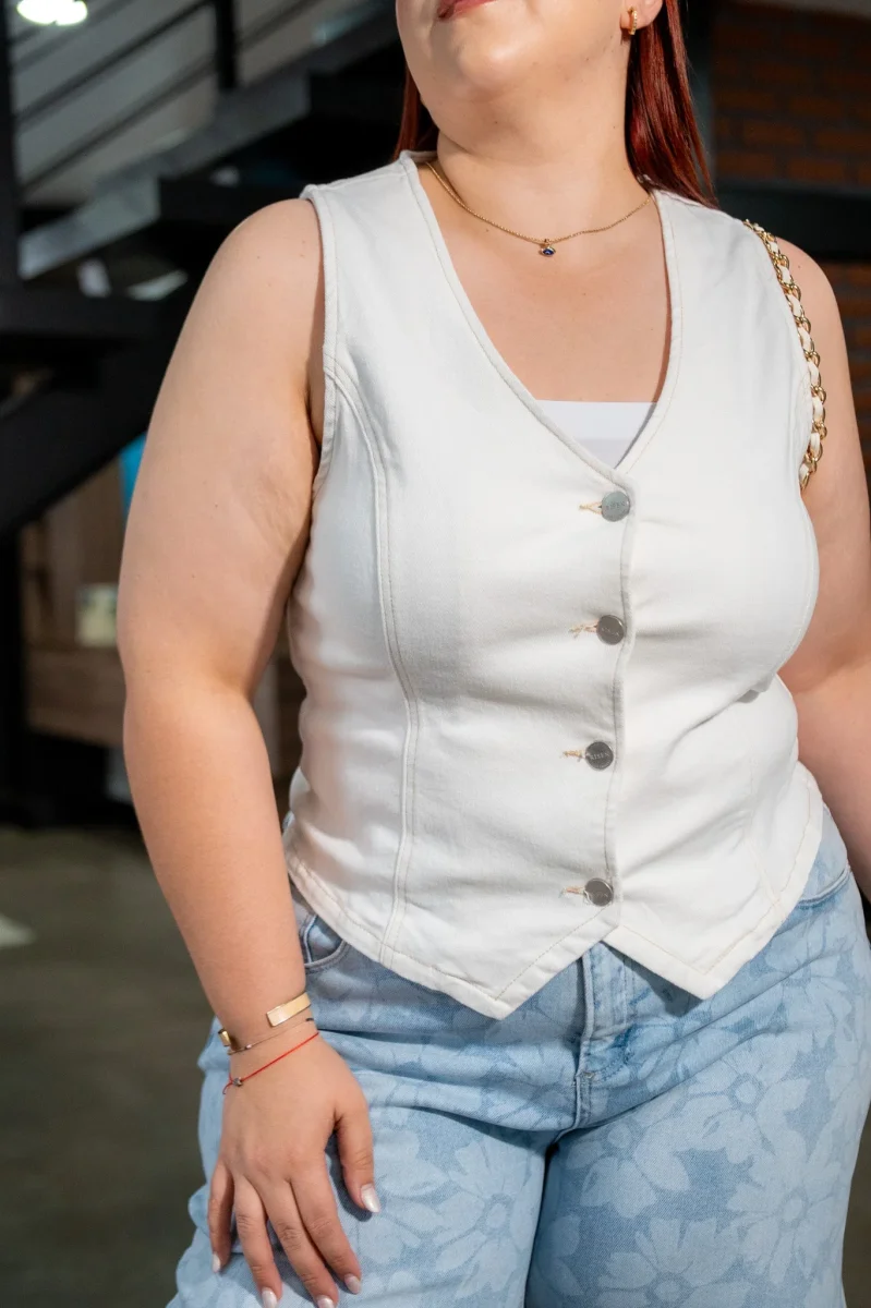 Chaleco Curvy Mezclilla Ivory - Imagen 8