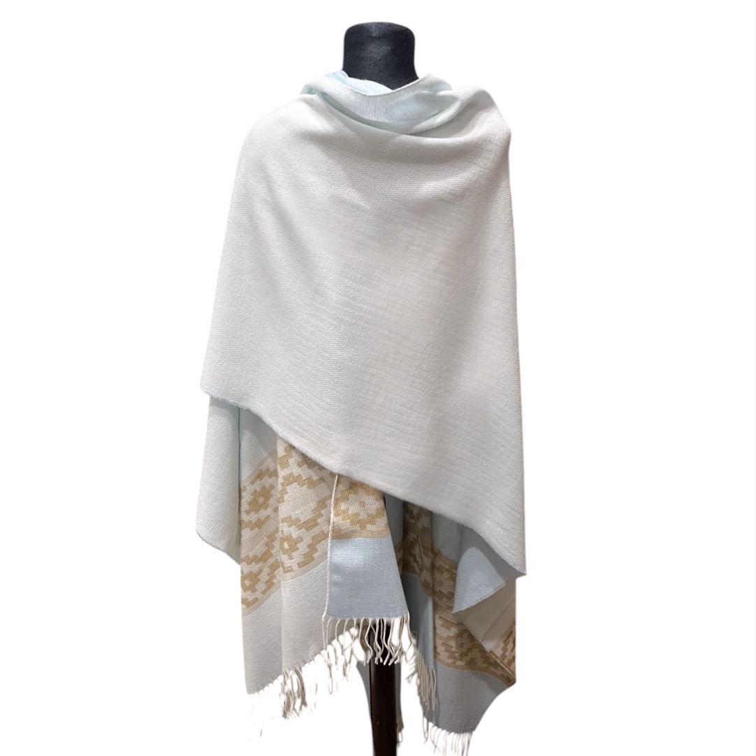 Ruana Guarda Pampa Fa. 26 Celeste Beige - Imagen 3