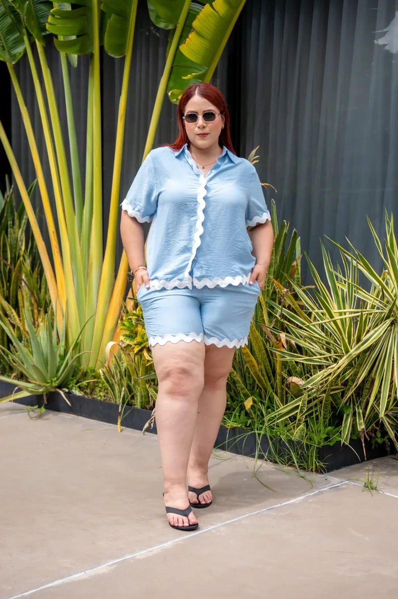 Set Blusa y Short Curvy con Bordado Azul - Imagen 2