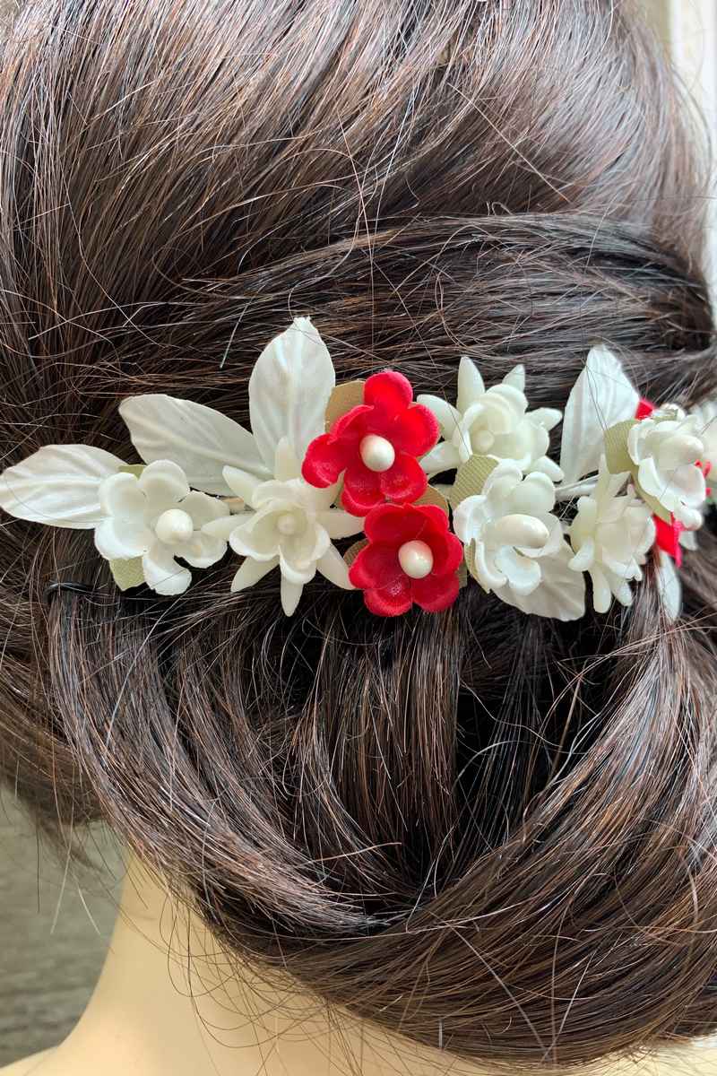 Tocado de novia con flores de nácar bicolor - Imagen 3