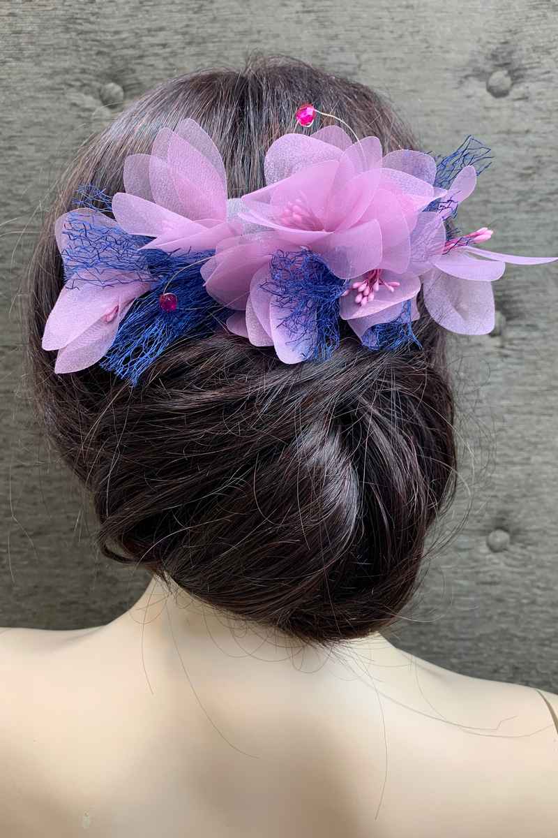 Tocado de Flores Bicolor Azul y Rosa Palo con Perlitas Fucsia - Imagen 2