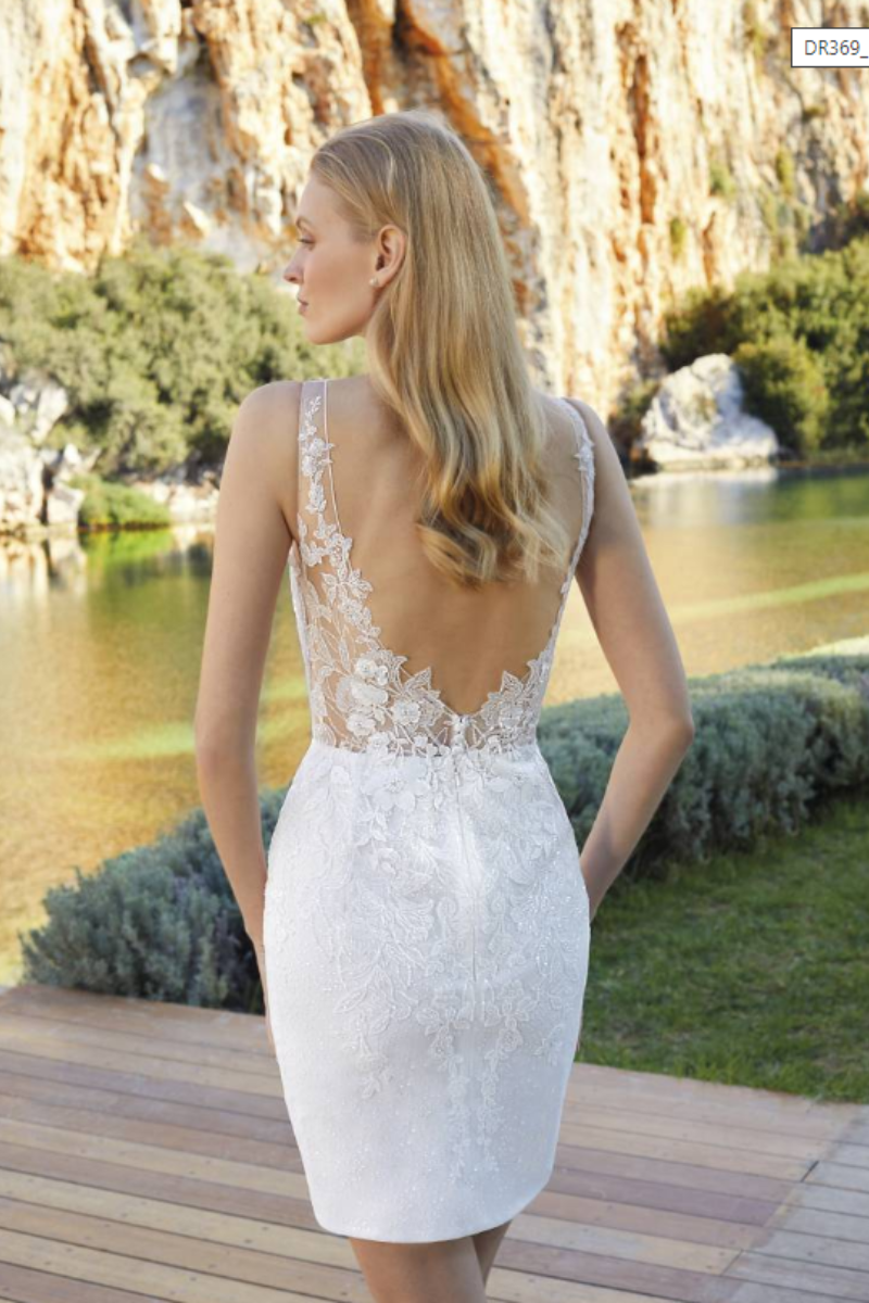 Vestido corto de novia. - Imagen 3