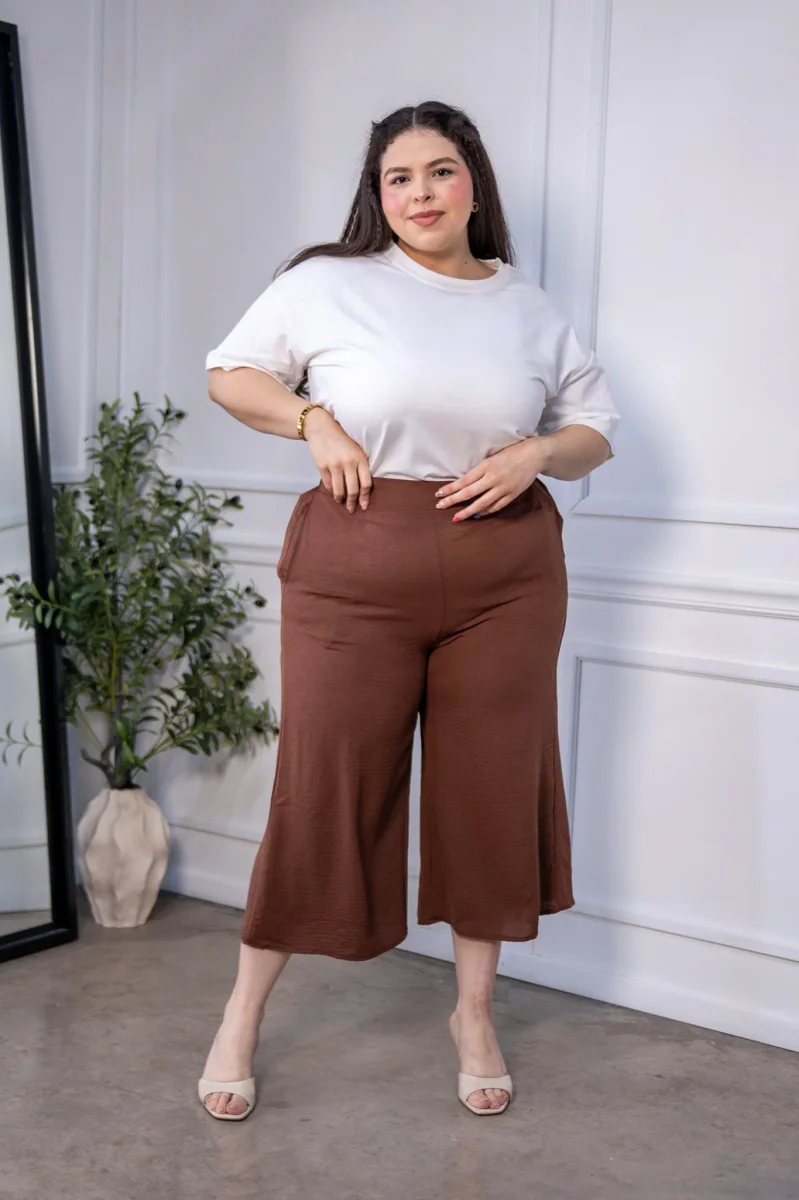 Bermuda Curvy Larga Cintura Alta Lisa Café Chocolate - Imagen 8