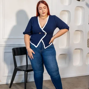 Blusa Cruzada con Botón Curvy Navy