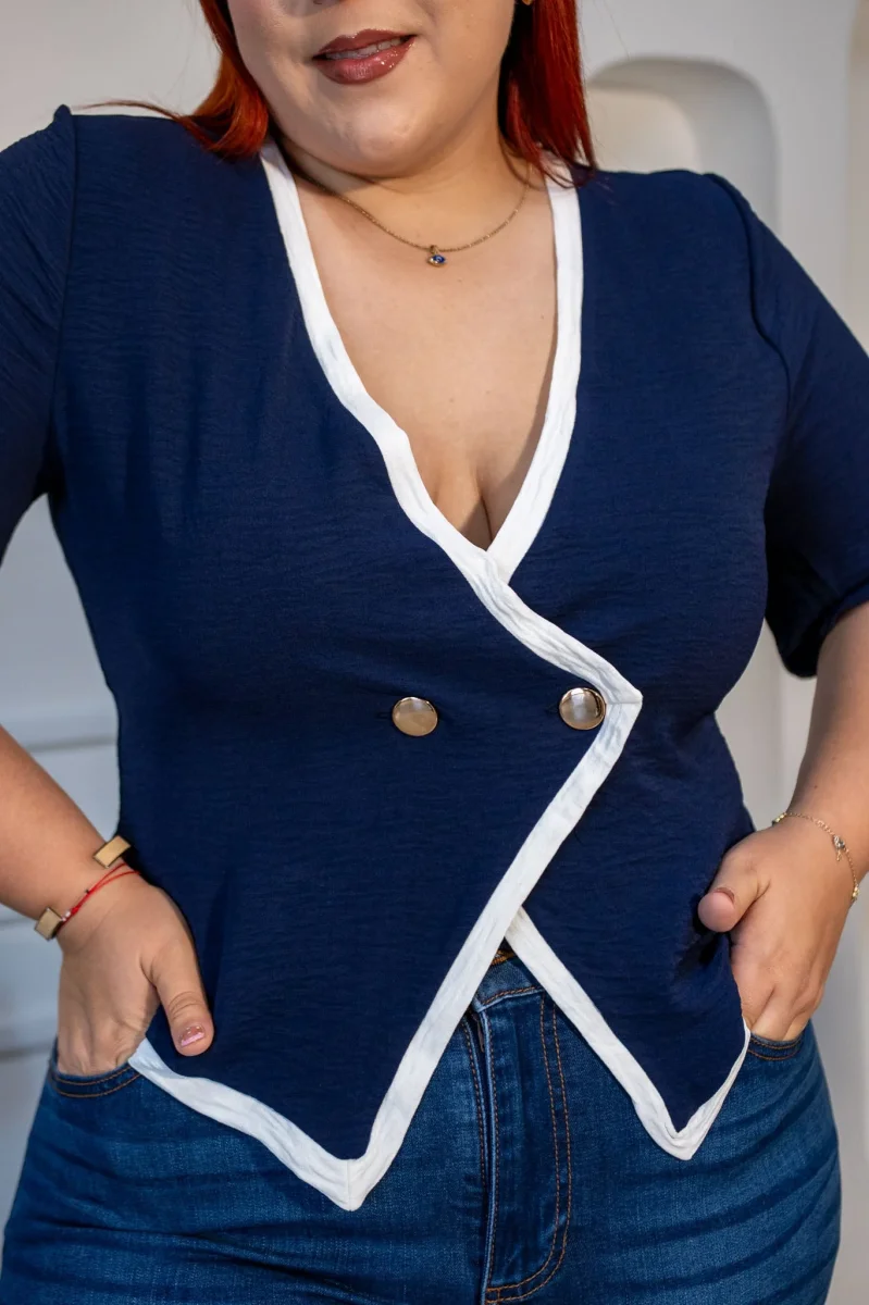 Blusa Cruzada con Botón Curvy Navy - Imagen 4