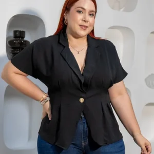 Blusa Cruzada con Botón Curvy Negra
