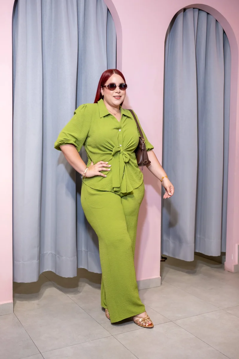 Set Blusa y Pantalon Wide Leg Curvy Manga Corta con Lazo Verde - Imagen 4