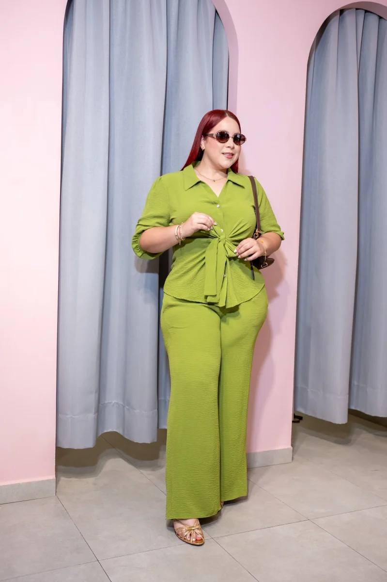 Set Blusa y Pantalon Wide Leg Curvy Manga Corta con Lazo Verde - Imagen 5