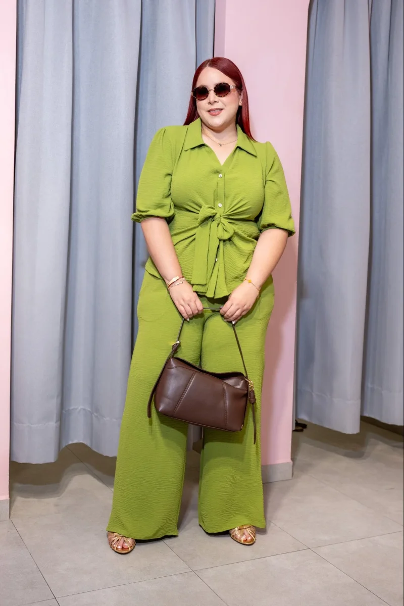 Set Blusa y Pantalon Wide Leg Curvy Manga Corta con Lazo Verde - Imagen 2