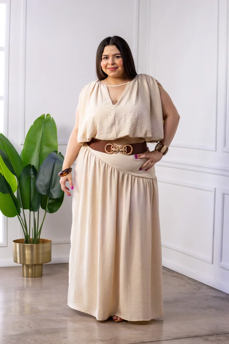Conjunto Curvy Top Sin Manga + Falda Maxi Beige