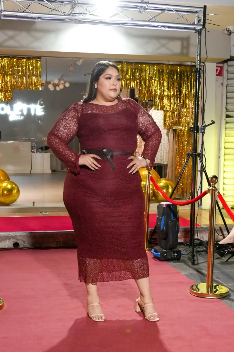 Vestido Curvy Encaje con Cinto Femenino Define Cintura Elegante