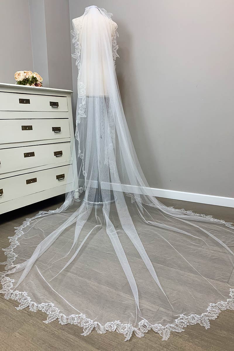 Velo de Novia Chantilly Dorado. - Imagen 3