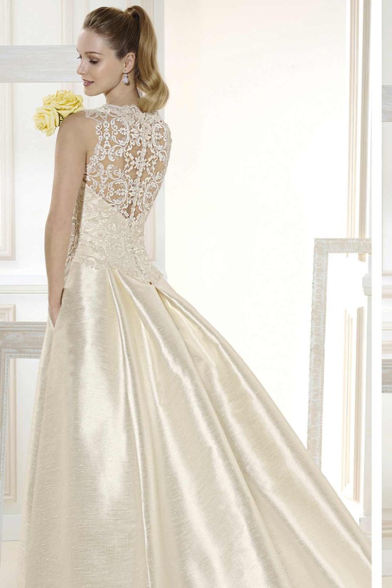 Vestido de novia de lino de encaje y lentejuelas. - Imagen 3