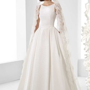 Vestido de Novia corte Princesa sin mangas.