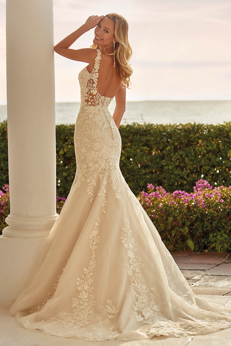 Vestido de Novia de corte sirena de encaje. - Imagen 3