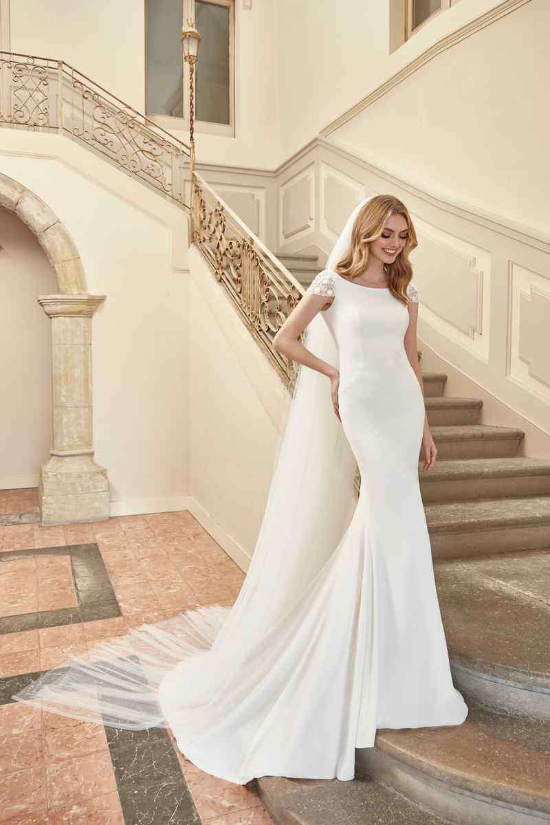 Vestido de Novia de Crepé con manga joya.