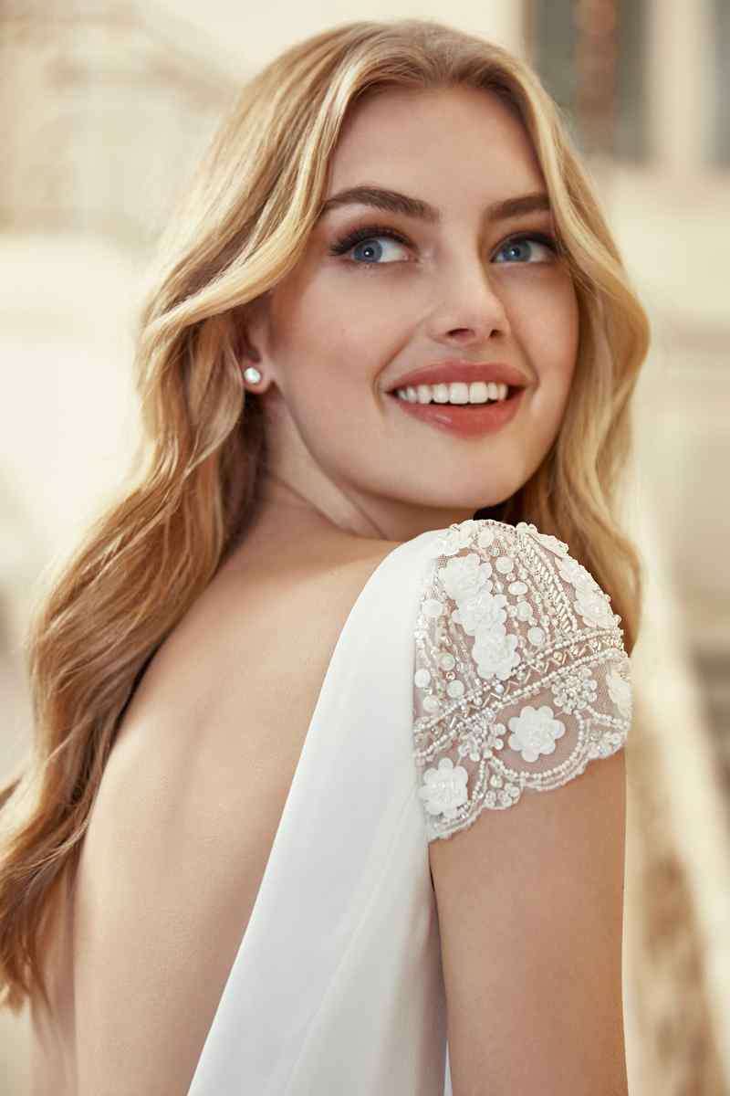 Vestido de Novia de Crepé con manga joya. - Imagen 4