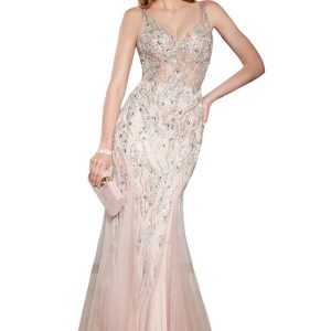 Vestido largo de tul bordado en pedrería.