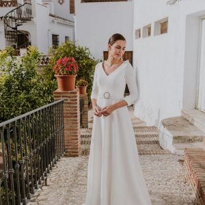Vestido de Novia con escote trasero en forma de rombo con lazo.