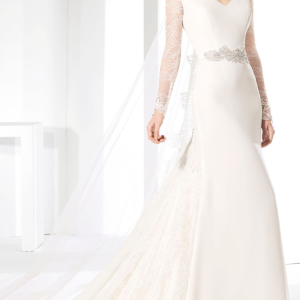 Vestido de novia con cola de mantilla.