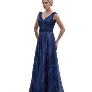 Vestido de brillos de tirantes con escote y espalda a pico.