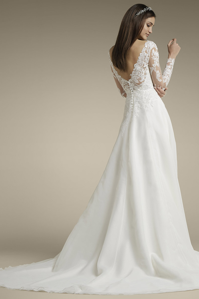 Vestido de Novia estilo romántico con mangas de encaje. - Imagen 3