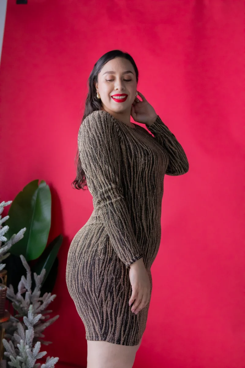 Vestido con Brillos Dorado Plus Size para Mujer - Imagen 4
