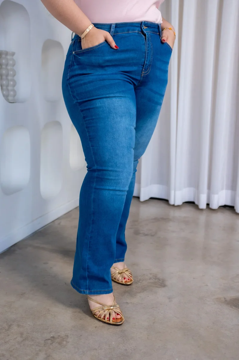 Jeans Curvy Campana Tiro Alto Liso Medio