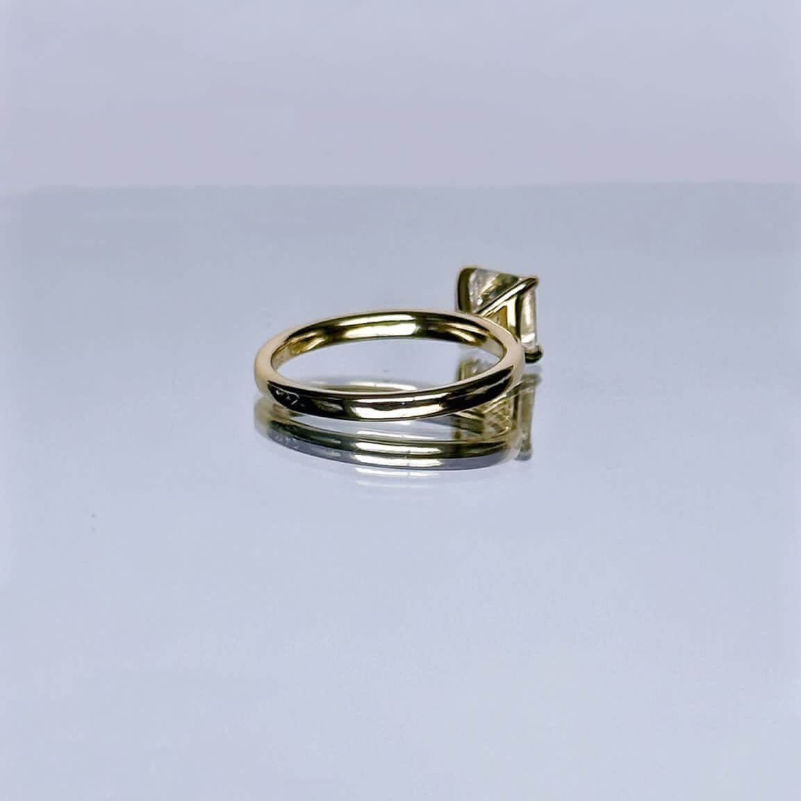Anillo Danielle 10k moisanita assher 1.5ct con certificado GRA - Imagen 4