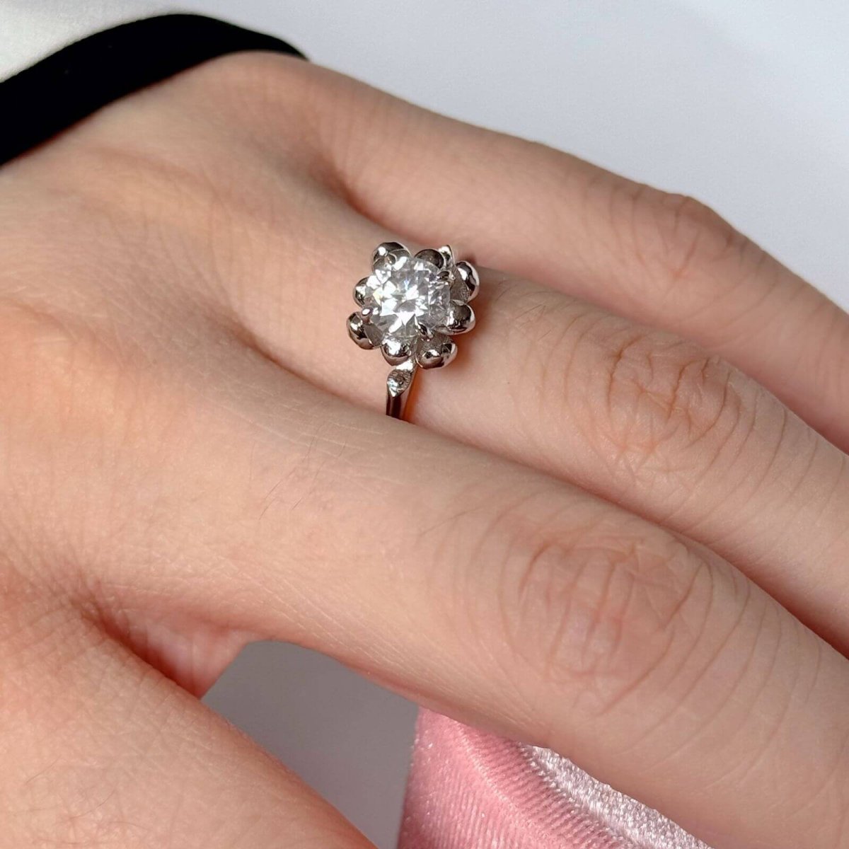 Anillo Fleur 14k moisanita 1.0ct con certificado GRA - Imagen 7