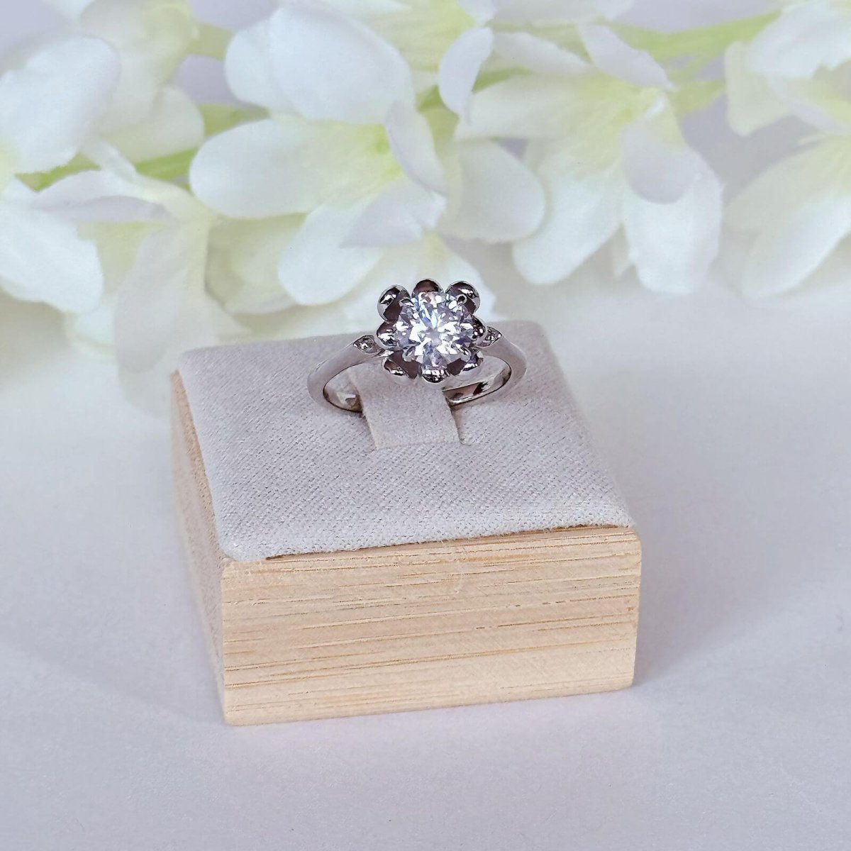 Anillo Fleur 14k moisanita 1.0ct con certificado GRA - Imagen 4