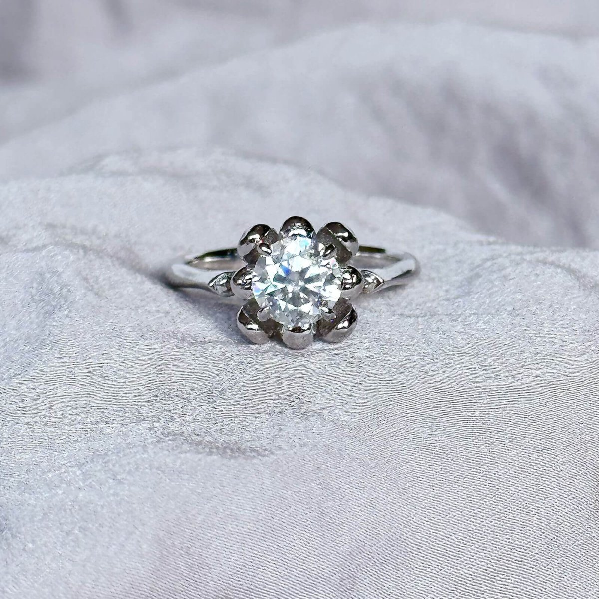 Anillo Fleur 14k moisanita 1.0ct con certificado GRA - Imagen 6